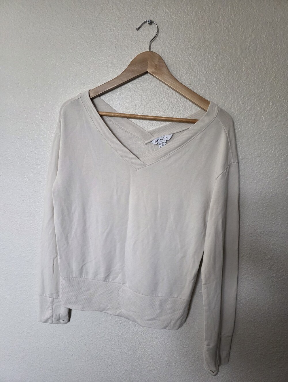 Athleta Light Cream V-Neck Pullover Sweater